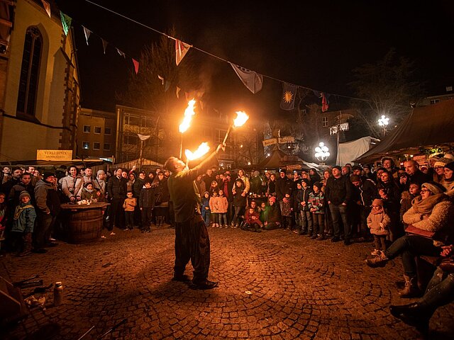 Foto: Feuerspucker auf dem Mittelaltermarkt - copyright:Daniela Samsony