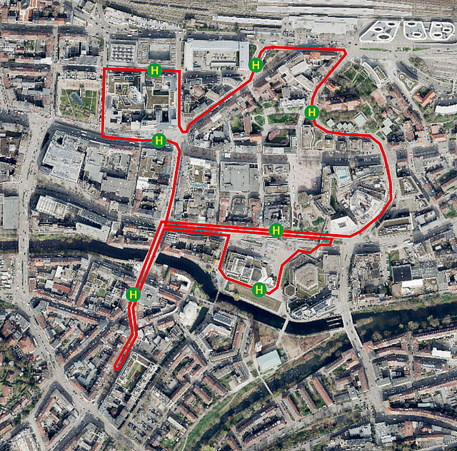 Luftbild der Pforzheimer Innenstadt mit Route der Bimmelbahn und Haltestellen