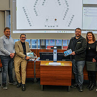 Gruppenbild der Verantwortlichen der neuen Medientechnik im Großen Ratsaal