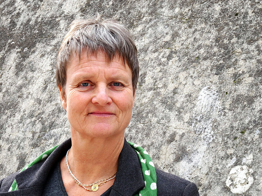 Fotografie einer Frau mit grauen Kurzen Haaren - copyright: Eva Bozenhardt - Ersteller: Eva Bozenhardt