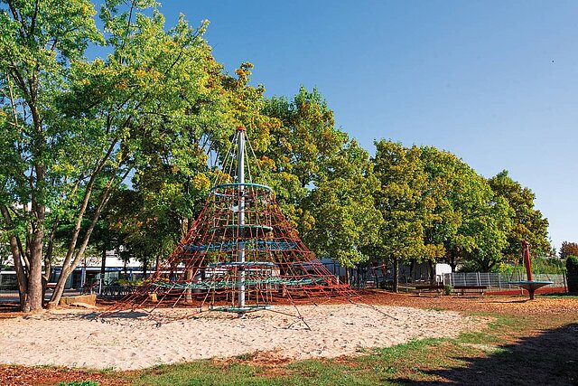 spielplatz_ulrichstrasse Foto: Klettergerüst auf dem Spielplatz Ulrichstraße