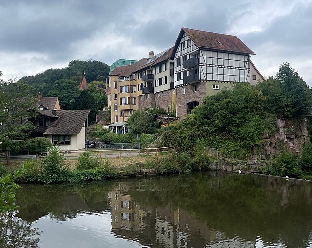 Foto: Blick auf mehrere Altbauten in Dillweißenstein - copyright:Stadt Pforzheim | Planungsamt