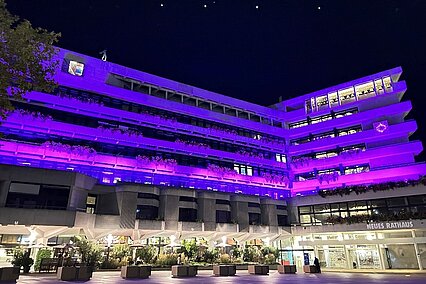 Pinkes Rathaus zum Welt-Mädchentag 2023 - copyright:Gleichstellungsstelle, Stadt Pforzheim