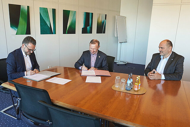 Vertragsunterzeichnung