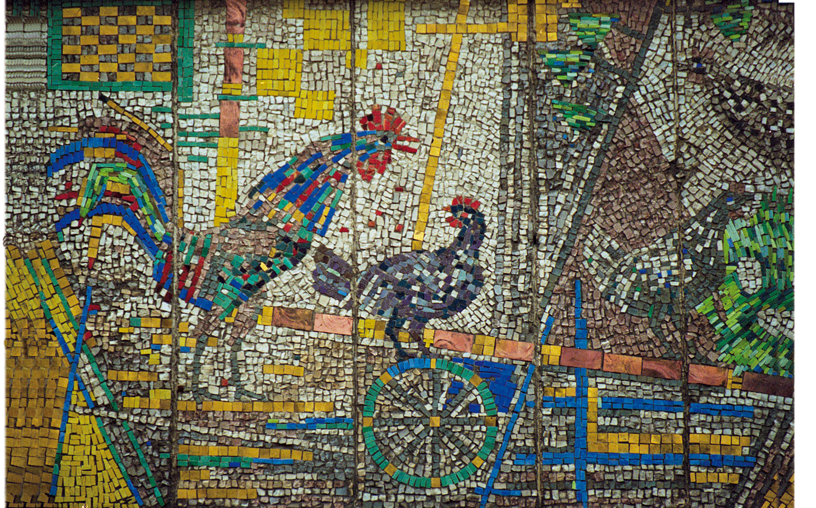 Farbfoto: Detailansicht: Mosaik am Gebäude "Goldenen Adler" - copyright:Stadt Pforzheim