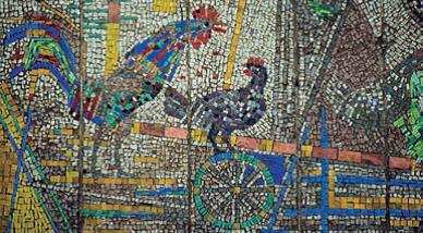 Abbildung des bunten Mosaiks (Hahn und Henne) des "Goldenen Adler".